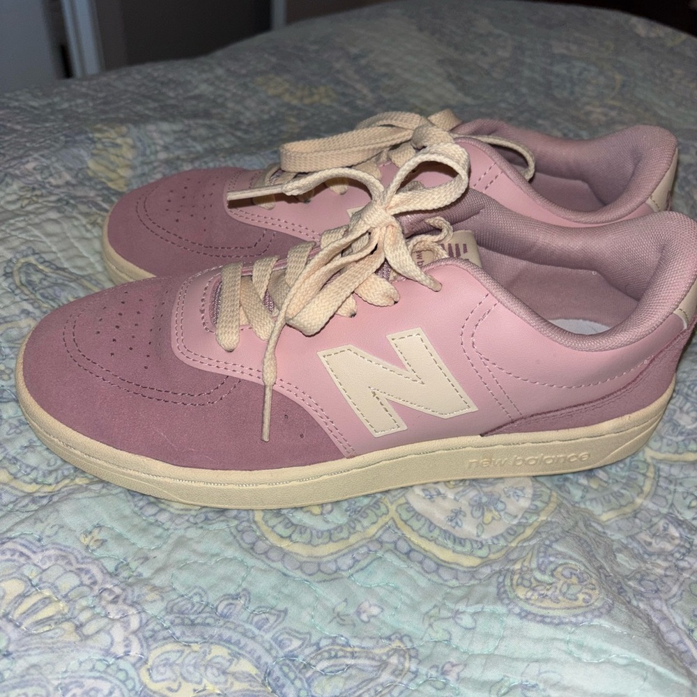 New Balance BB480 Sneakers – Size 8.5 Women’s